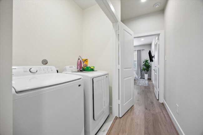 Building Photo - 10614 Cascade Ledge Ln