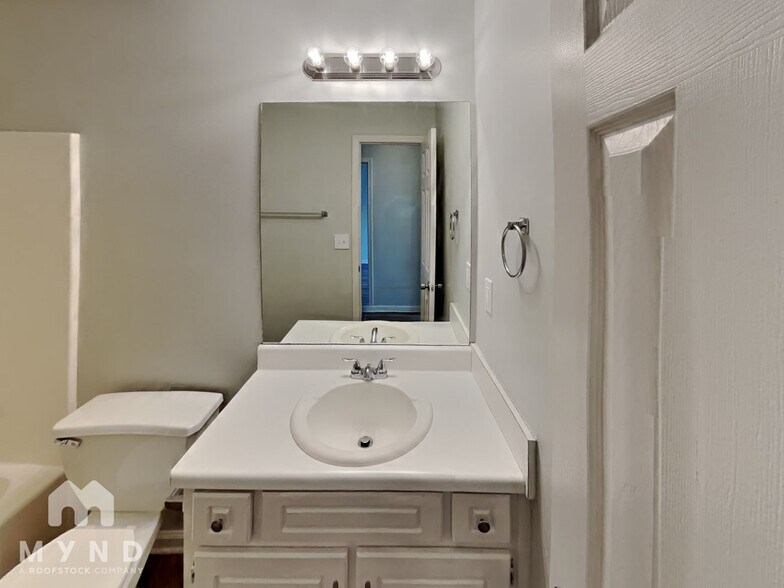 Building Photo - 135 Windward Dr