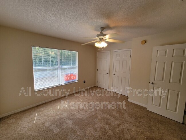 Building Photo - 2348 SW 42nd Dr