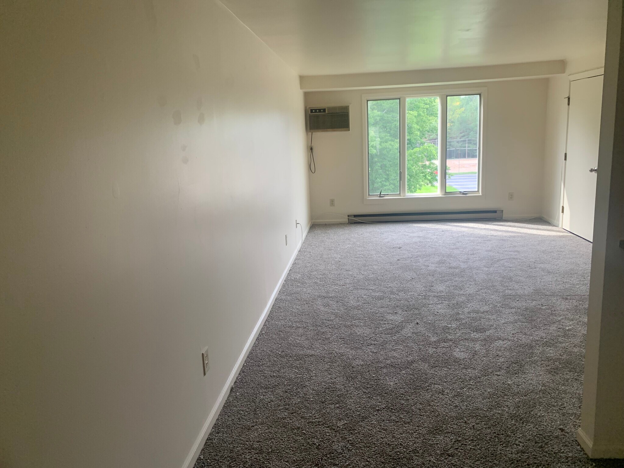 Building Photo - 393 Davison Rd