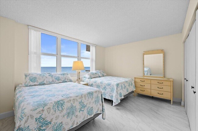 Building Photo - 5440 N Ocean Dr