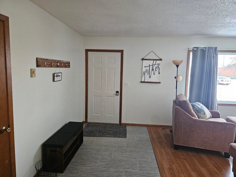 Building Photo - 1006 Oak St