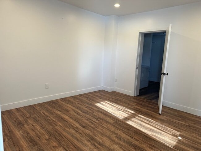 Building Photo - 642 N 3rd Ave