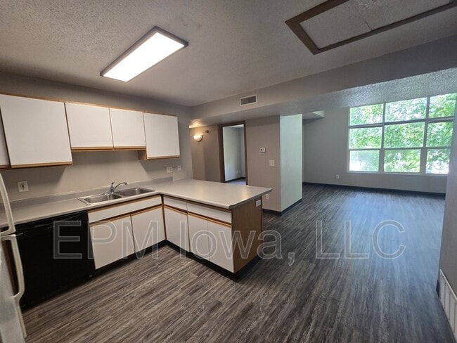 Building Photo - 64 Miller Ave SW