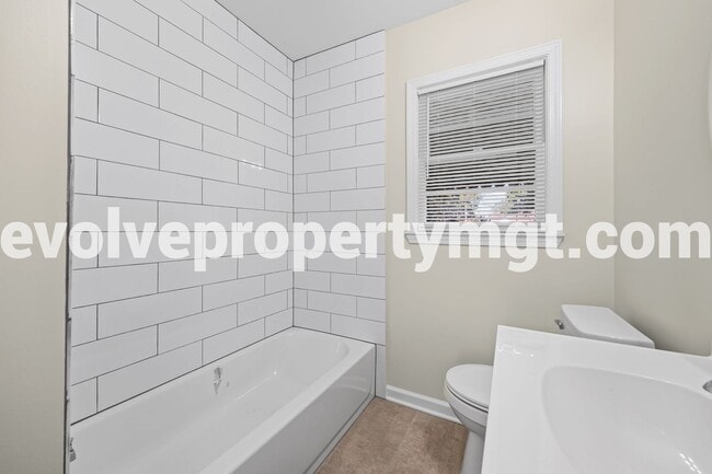 Building Photo - FULLY RENOVATED BERCLAIR RENTAL!