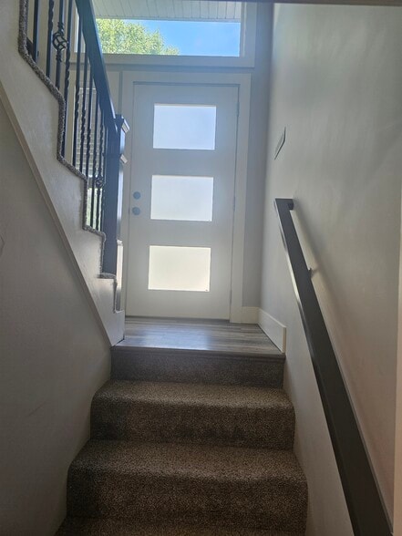 Building Photo - 14465 Krug Cir