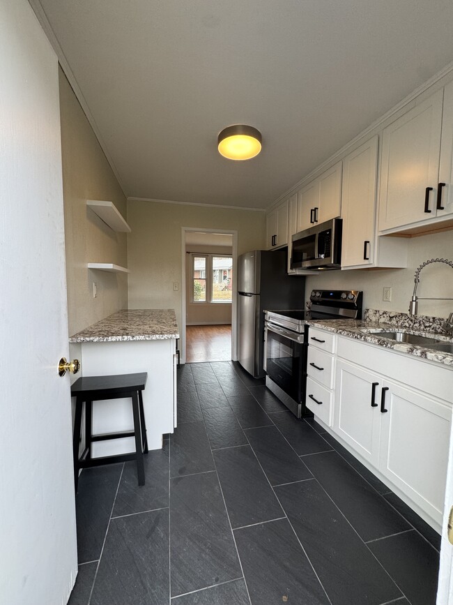 Building Photo - 61 Trowbridge Ln