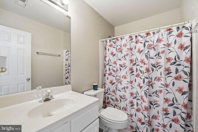 Building Photo - 6355 Willowfield Way