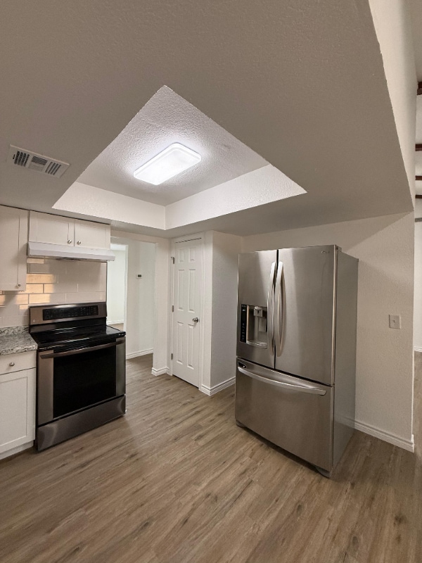 Building Photo - 6614 Robin Forest