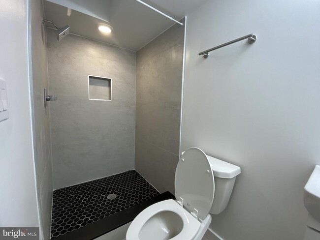 Building Photo - 4936 W Thompson St