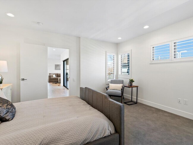 Building Photo - Luxury 3-Bed, 3.5-Bath Denver Home with Ro...