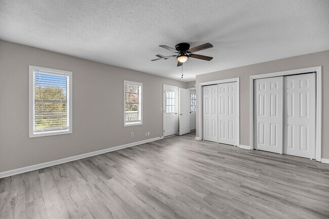 Building Photo - 2 Bedroom, 2.5 Bath Home with Flex Room on...