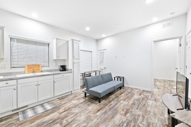 Building Photo - 35312 Santa Fe St