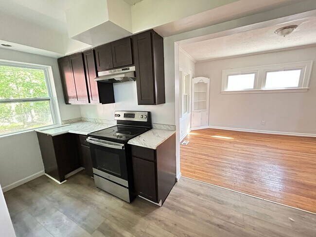 Building Photo - Charming & Spacious Single-Family Home – Pets Welcome!