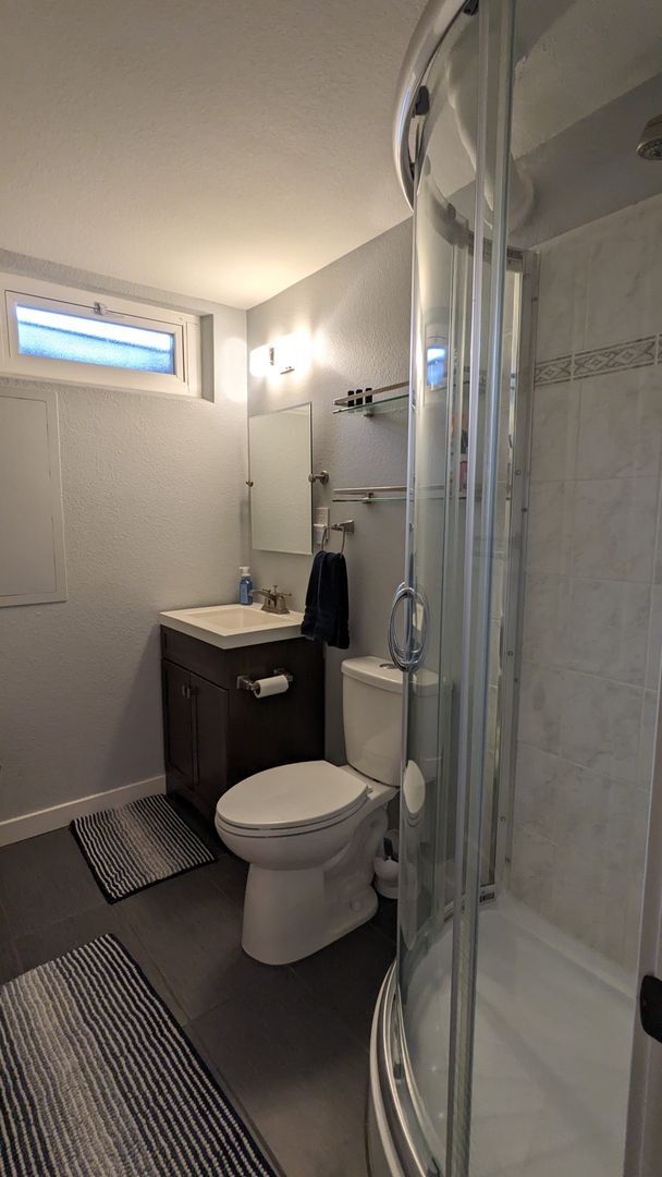 Building Photo - BEAUTIFUL MODERN 3 BED/2 BATH RANCHER IN E...