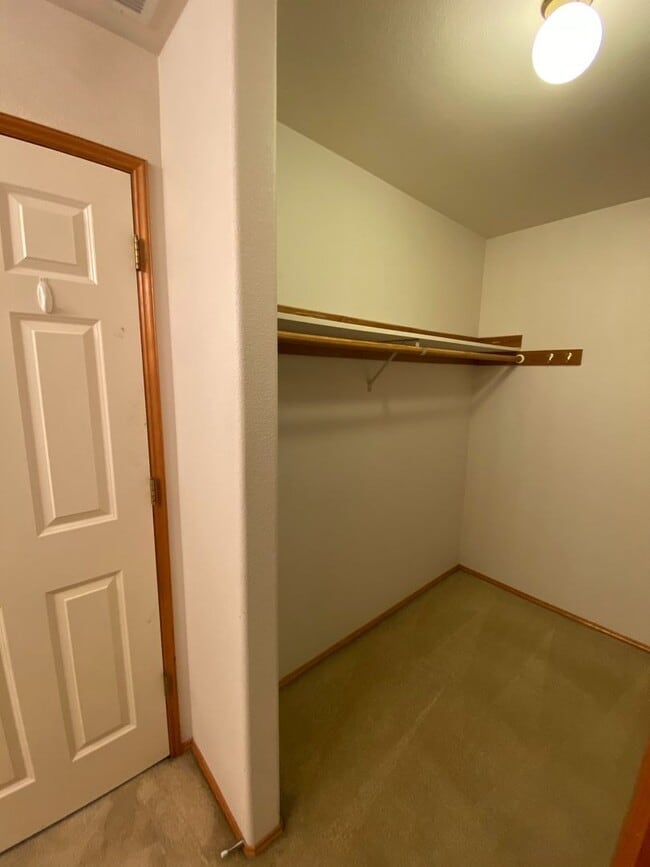 Building Photo - 8807 W Bonnie Ave