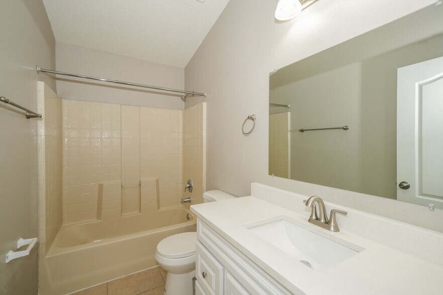 Building Photo - 10430 Blackmore Dr