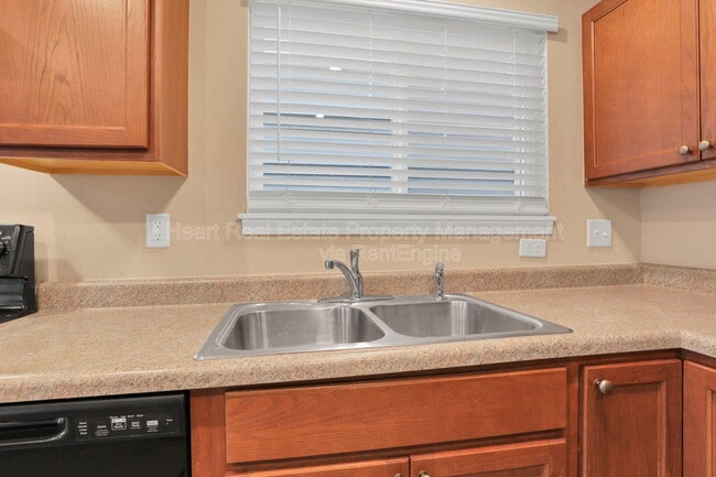 Building Photo - 7449 Sugarbark Dr