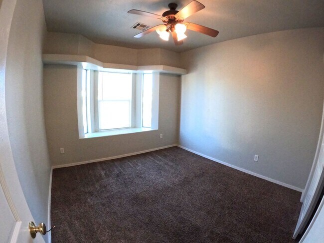 Building Photo - 2210 Dakota Dr