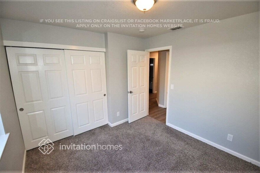 Building Photo - 8121 Pine Oaks Ct