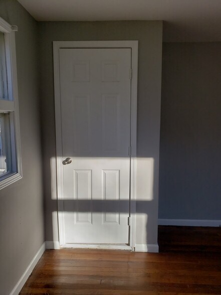 Building Photo - 4501 N Tracy Ave