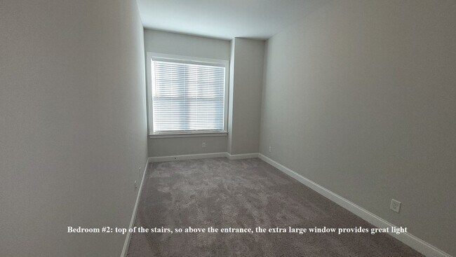 Building Photo - End-unit townhome with plenty of extra windows! Gated Community.