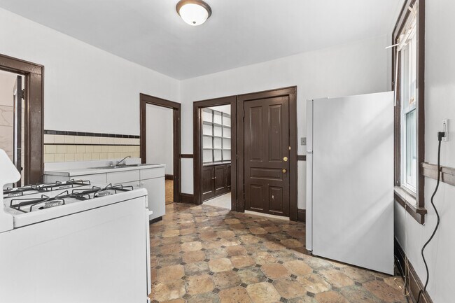 Building Photo - 928 E Locust St