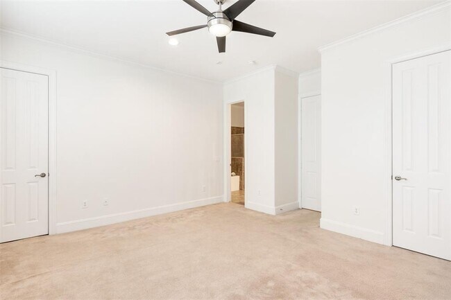 Building Photo - 7134 Mapleridge St