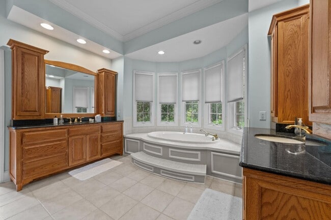 Building Photo - 450 Cox Rd