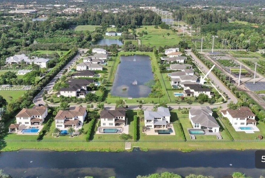 Building Photo - 6804 N Stillwater Shores Dr