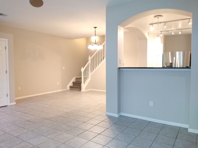 Building Photo - Beautifull Spacious 2 Bedroom 2 Bath Townh...