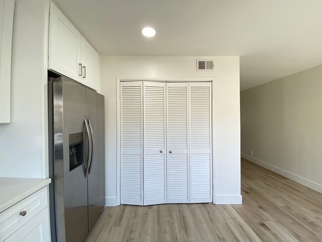Building Photo - 637 Beverly Pl