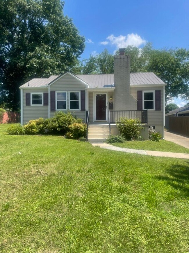 Building Photo - Knoxville 37920 - Very nice updated 2 bedroom home in South Knoxville for rent. - Contact Lisa Vi...