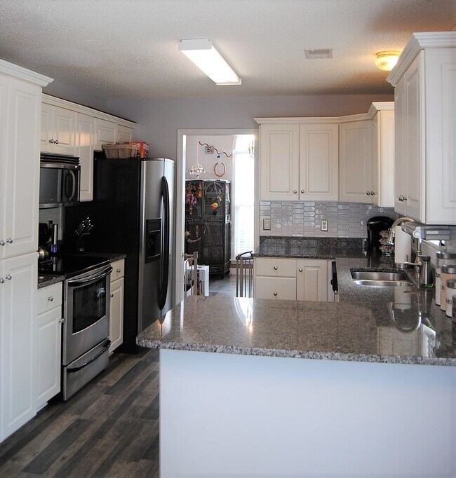 Building Photo - Wonderful Home in the Willow Lakes Community!
