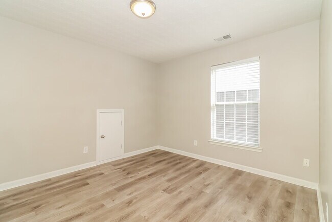 Building Photo - 236 Arrowhead Dr