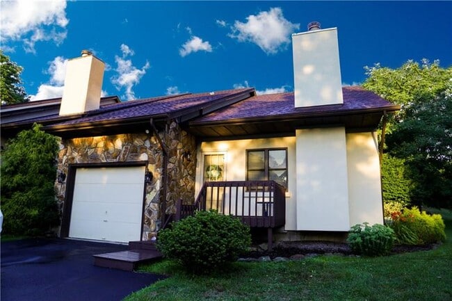 Building Photo - 145 Oak Dr