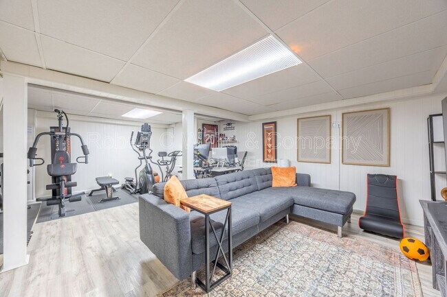 Building Photo - 4 Trotwood Dr