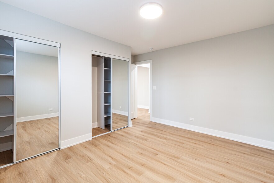 Building Photo - 531 W Aldine Ave