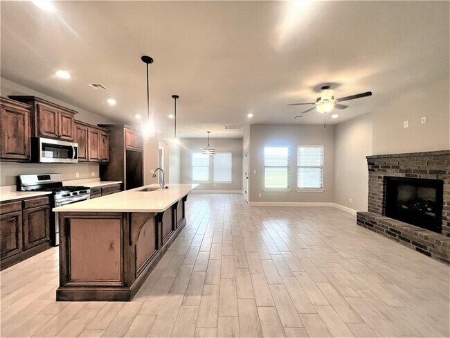 Building Photo - 10012 Glover River Dr