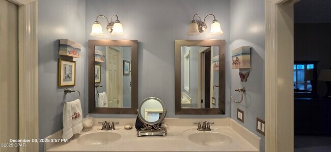 Building Photo - 4630 Delwood View Blvd