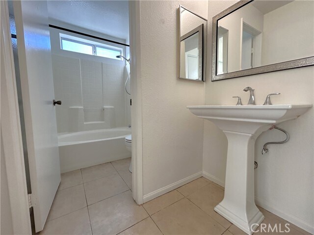Building Photo - 13133 Le Parc Blvd
