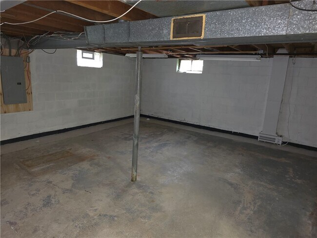 Building Photo - 379 Hollybrook Rd