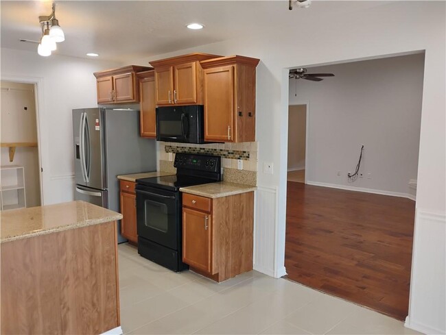 Building Photo - 320 Jack Perry Dr