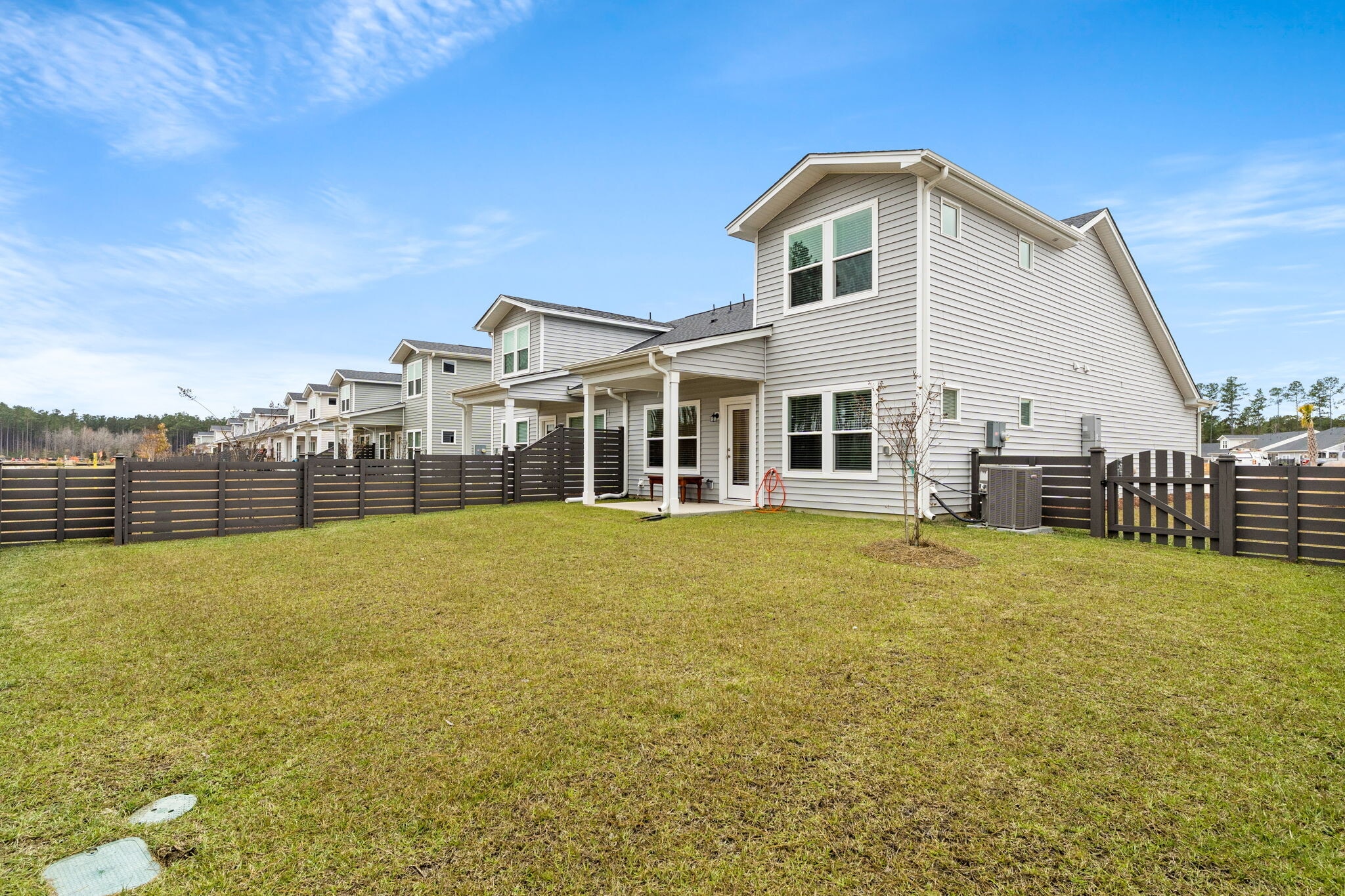 Building Photo - 825 Descartes St