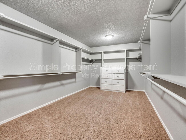 Building Photo - 101 E Platt Dr