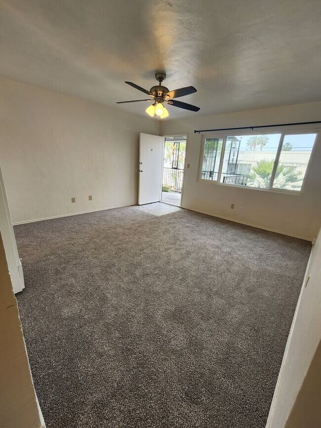 Building Photo - $1000 REBATE!! Delightful La Mesa 2BR/1BA in Small Complex