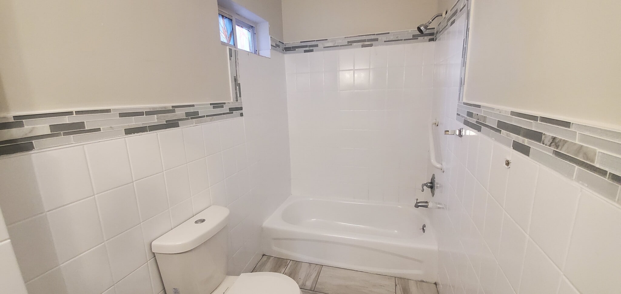 Building Photo - 641 Ferry St