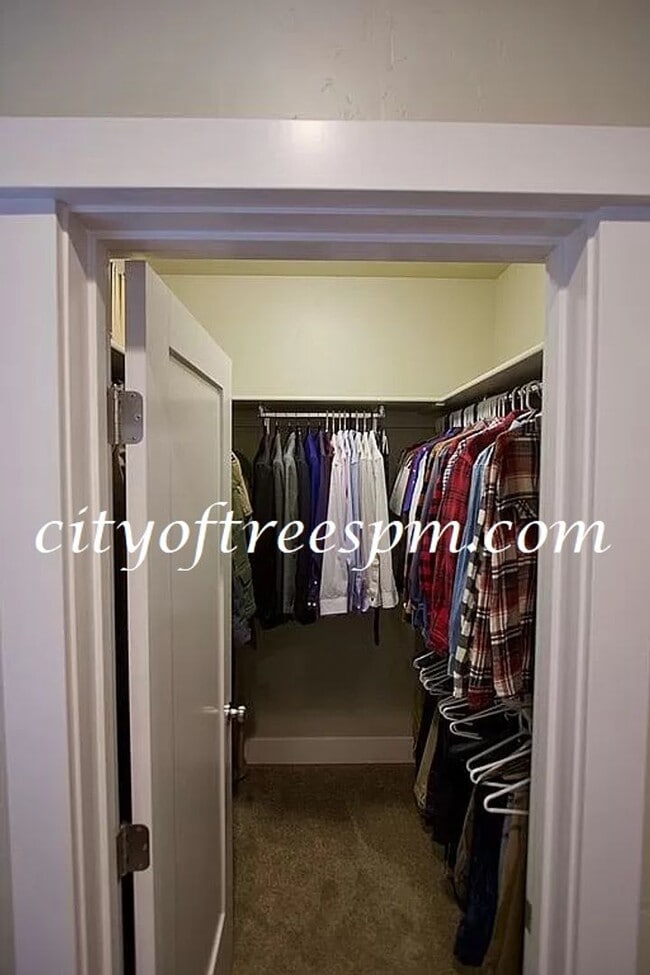 Building Photo - Harris Crossing at Harris Ranch.