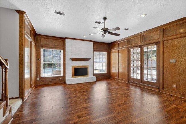 Building Photo - 18307 Forest Elms Dr