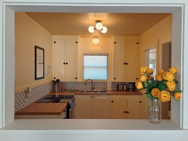 Building Photo - 1209 32nd St